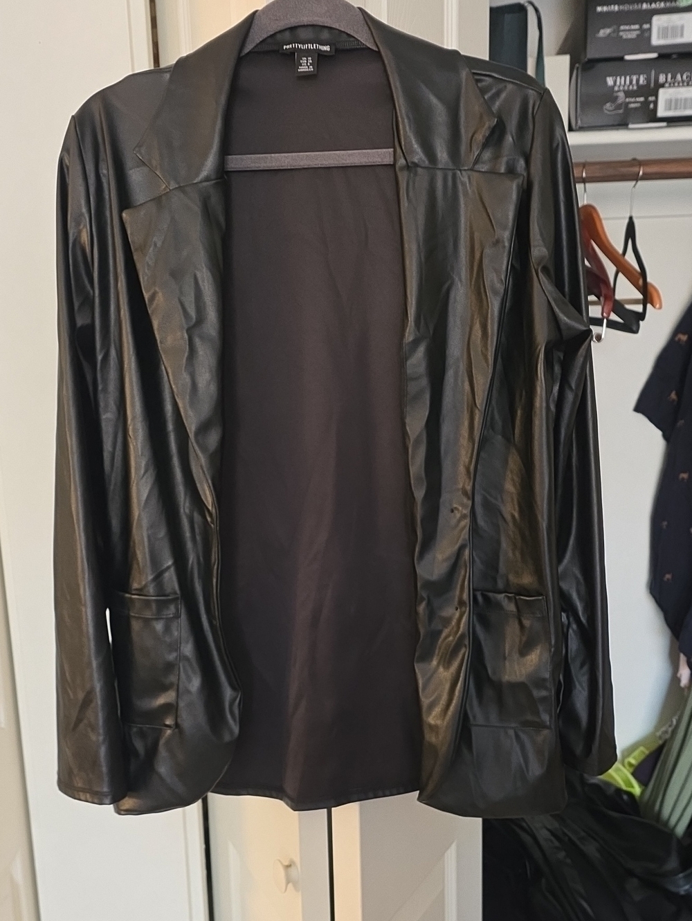 PrettyLittleThing Black Faux Leather Open Blazer